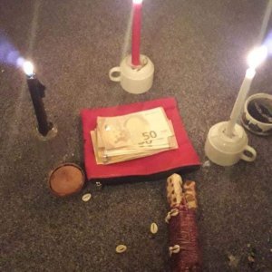 Le vrai marabout du Bénin le vrai portefeuille magique qui produit 5.000€ chaque deux jours sans conséquence ni sacrifice humain retour d'affection rapidement consultation gratuite savons de chance parfum de chance déblocage n'exister pas de me contacter sur WhatsApp+229 68 46 44 52